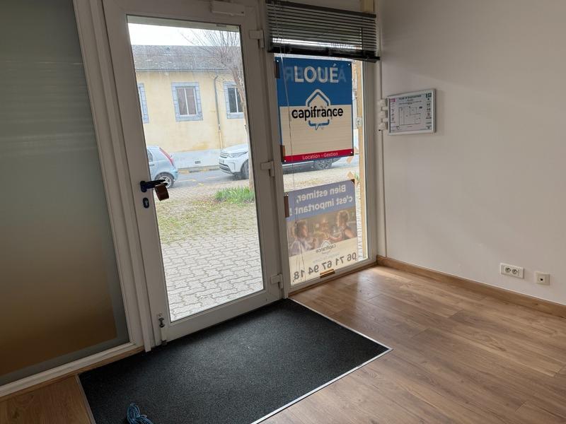 Bureau - 60 m² - 4 pièces