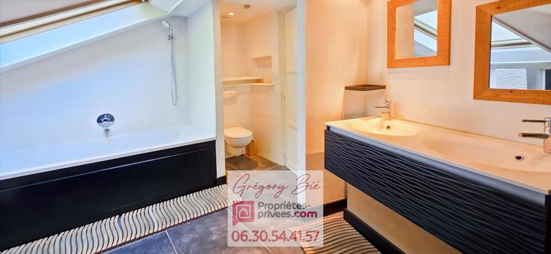 Maison - 1 000 m² - 40 pièces