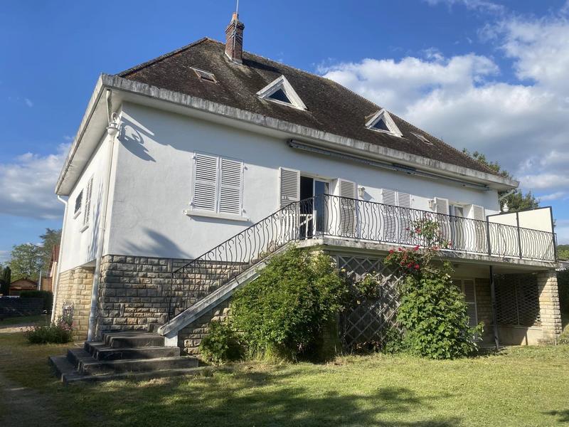 Maison - 270 m² - 10 pièces
