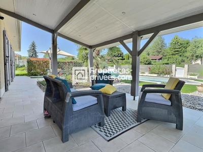 Maison - 186 m² - 9 pièces