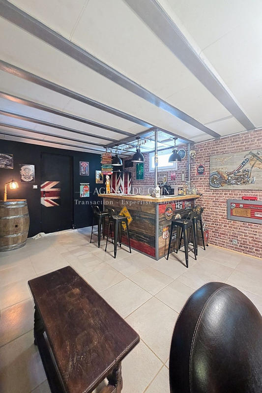 Villa - 300 m² - 7 pièces