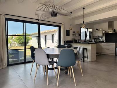 Maison - 123 m² - 5 pièces
