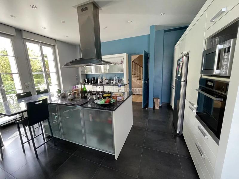 Maison - 350 m² - 12 pièces