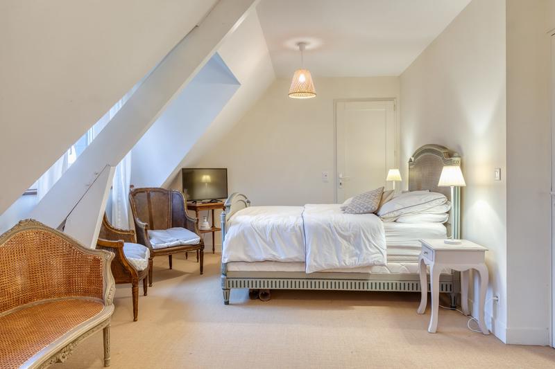 Maison - 200 m² - 7 pièces