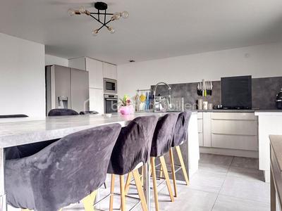 Maison traditionnelle - 155 m² - 6 pièces