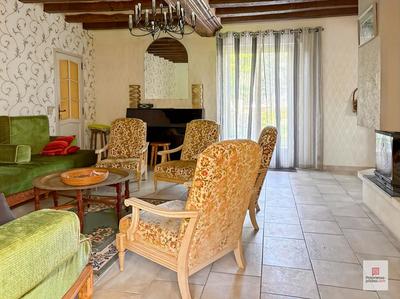 Maison - 248 m² - 8 pièces