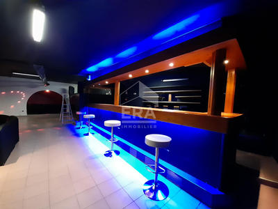 Maison - 312 m² - 10 pièces