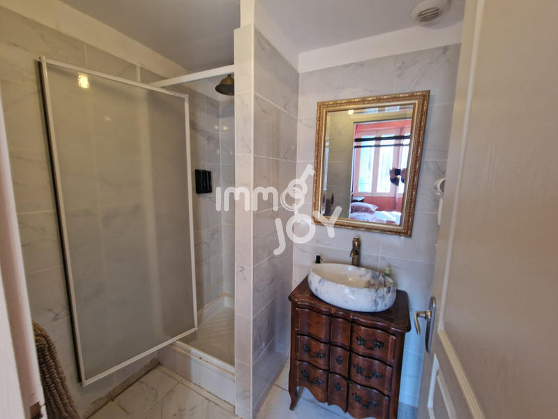 Immeuble - 170 m² - 8 pièces