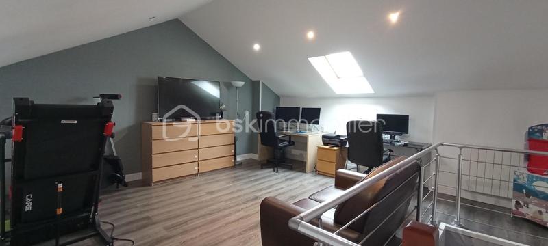 Maison - 247 m² - 8 pièces