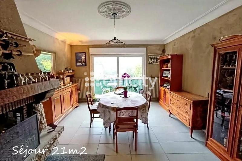 Maison - 170 m² - 8 pièces