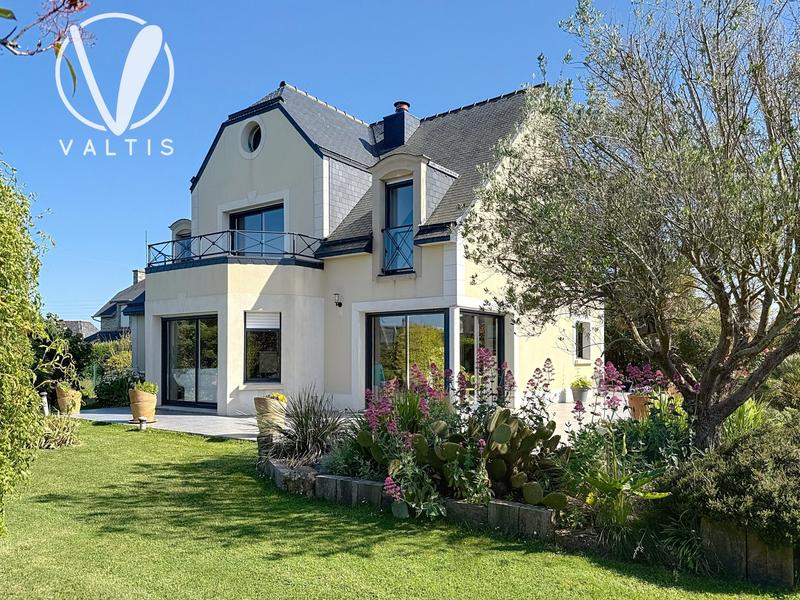 Maison contemporaine - 173 m² - 7 pièces