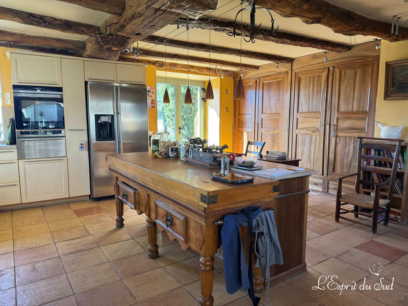 Maison - 330 m² - 9 pièces