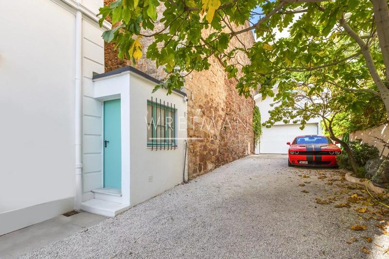 Villa - 242 m² - 9 pièces