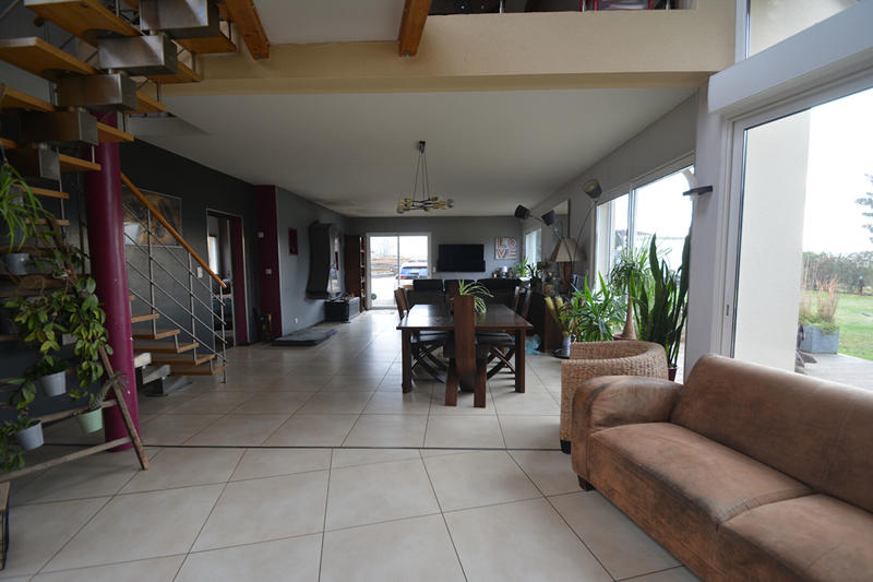 Maison - 250 m² - 10 pièces