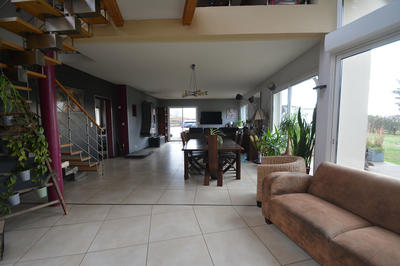 Maison - 250 m² - 10 pièces