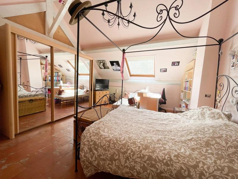 Maison - 350 m² - 10 pièces