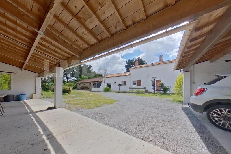 Propriété - 205 m² - 9 pièces