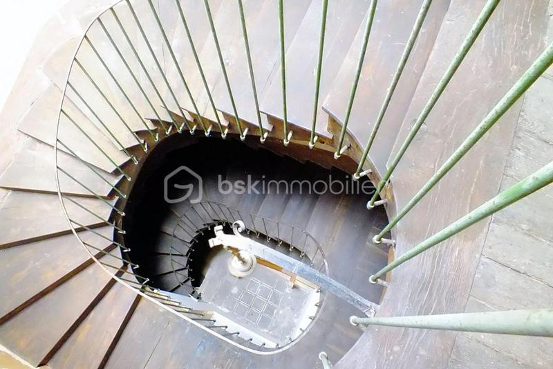 Demeure - 250 m² - 7 pièces