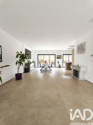 Maison - 217 m² - 5 pièces