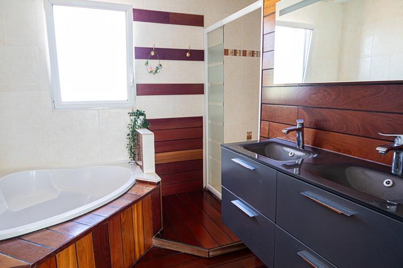 Maison - 216 m² - 7 pièces