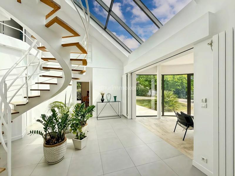 Maison - 312 m² - 7 pièces