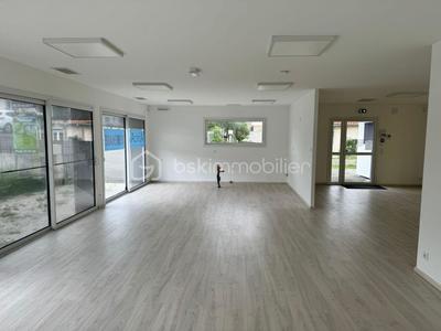 Local commercial - 125 m² - 4 pièces