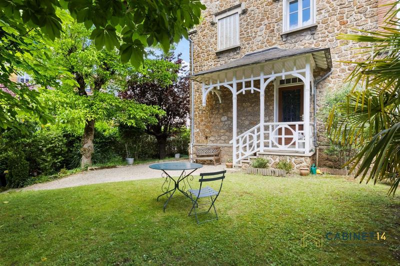 Maison - 200 m² - 8 pièces