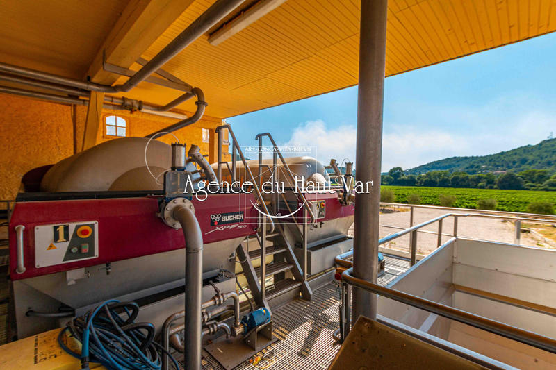 Château - 5 000 m² - 15 pièces