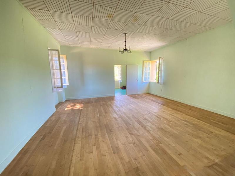 Propriété - 245 m² - 10 pièces