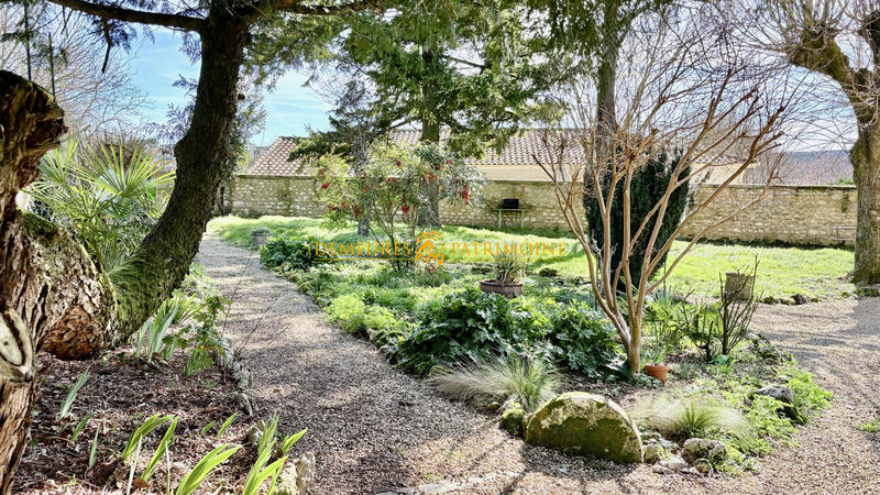 Maison - 202 m² - 6 pièces