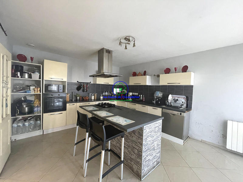 Maison - 255 m² - 8 pièces