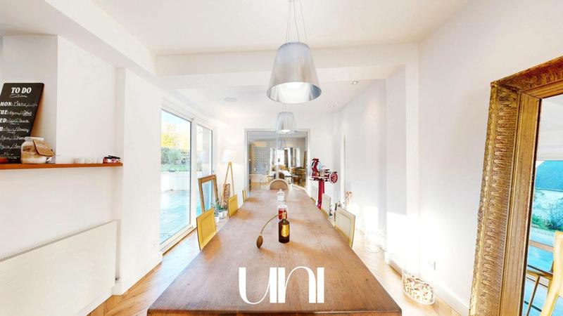 Maison - 232 m² - 8 pièces