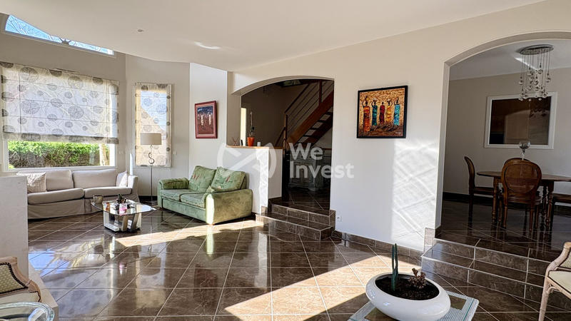 Maison - 202 m² - 11 pièces