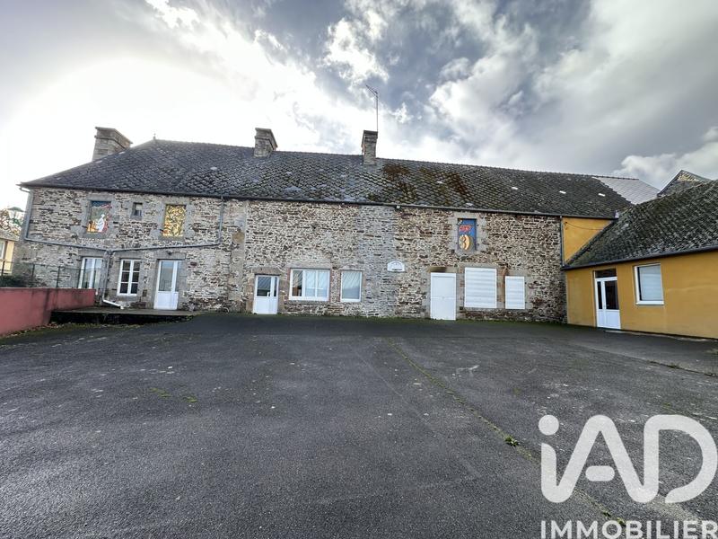 Maison de village - 680 m² - 10 pièces