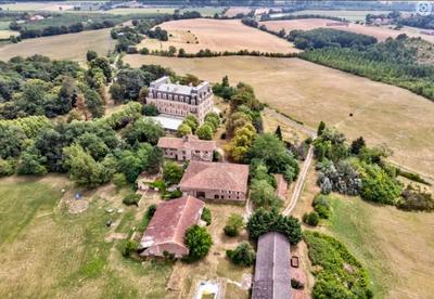 Château - 3 000 m² - 50 pièces