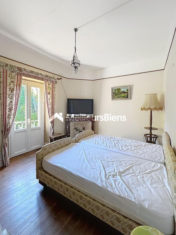 Propriété - 268 m² - 14 pièces