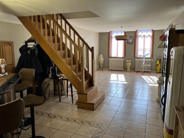 Maison - 260 m² - 8 pièces
