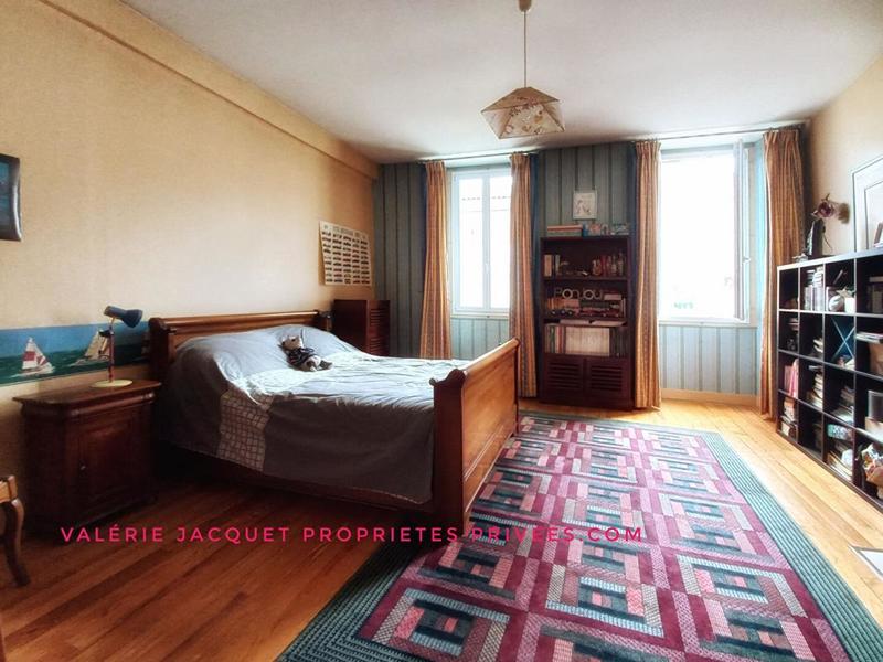 Demeure - 234 m² - 8 pièces