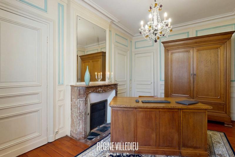 Maison - 211 m² - 10 pièces