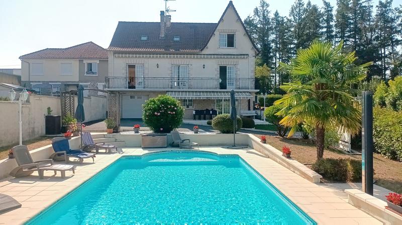 Maison traditionnelle - 200 m² - 7 pièces