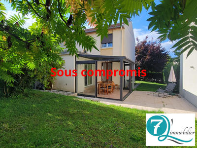 Maison - 104 m² - 10 pièces