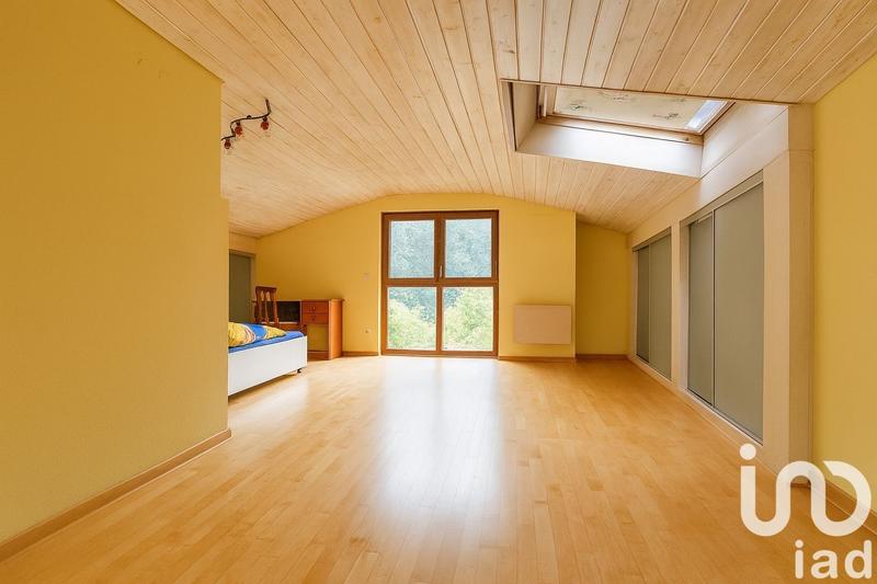 Maison - 245 m² - 10 pièces