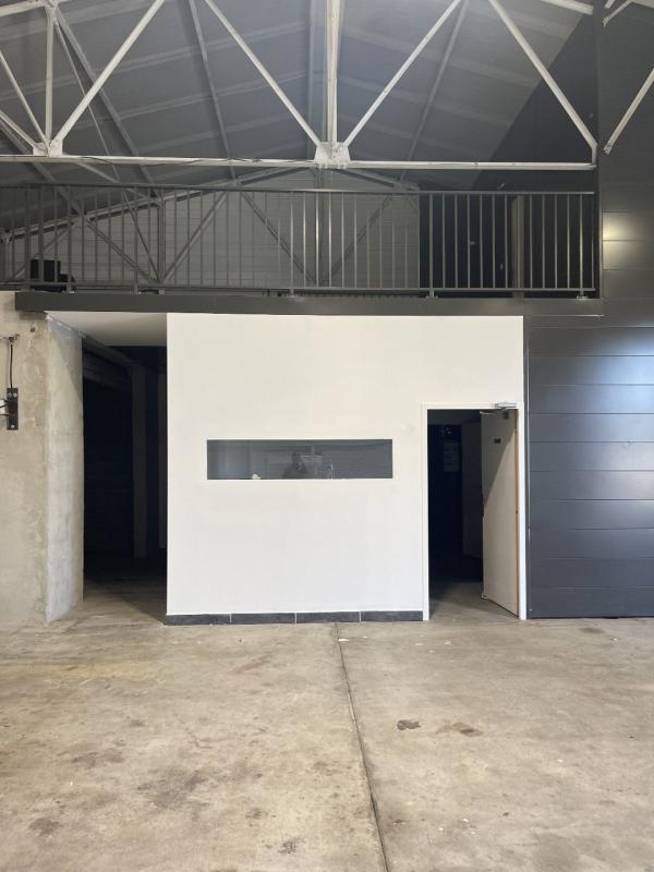 Local d'activité / Entrepôt - 315 m²