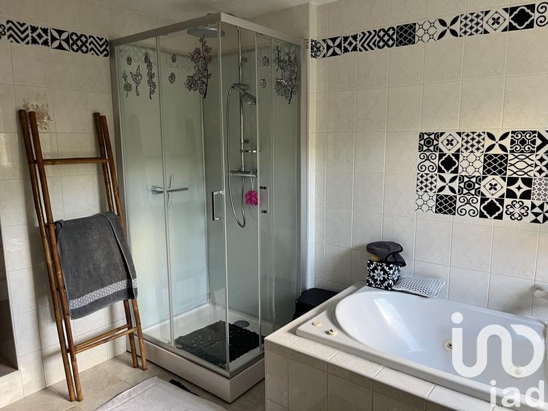 Maison - 180 m² - 8 pièces