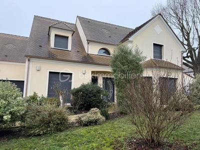 Maison - 210 m² - 9 pièces