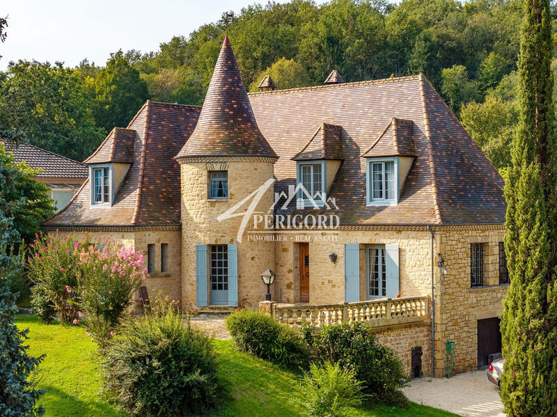 Maison traditionnelle - 227 m² - 10 pièces