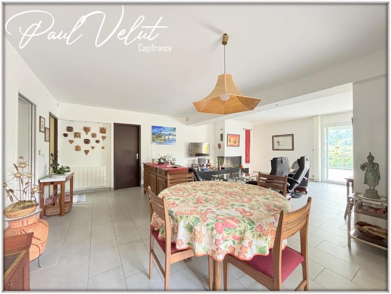 Maison - 235 m² - 9 pièces