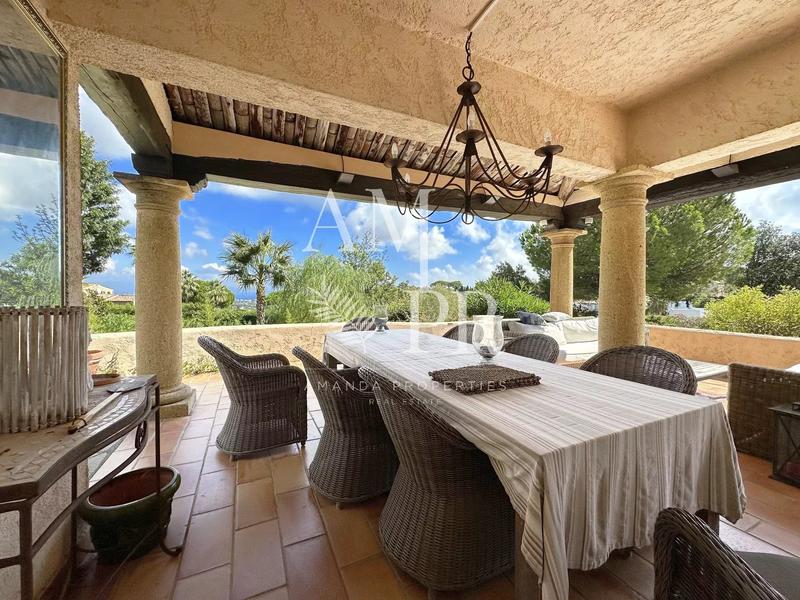 Villa - 240 m² - 7 pièces