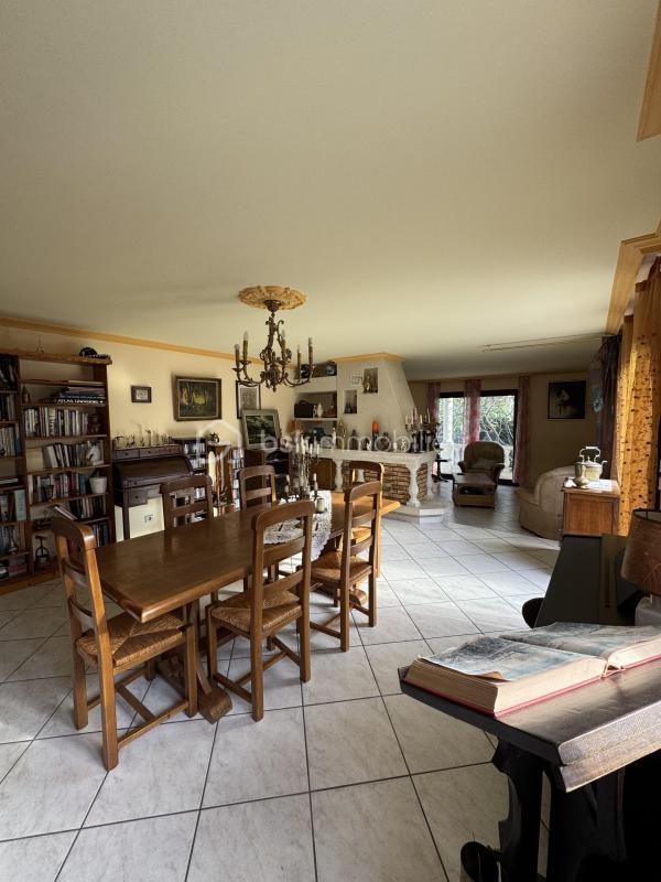 Maison - 258 m² - 10 pièces