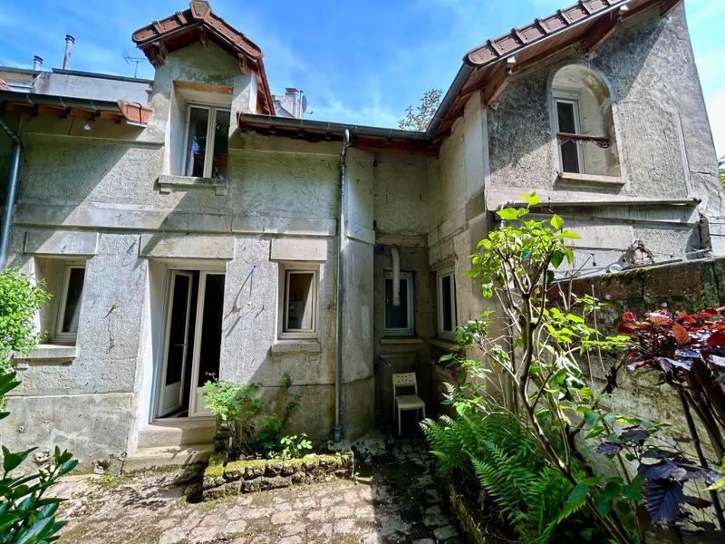 Maison - 285 m² - 9 pièces